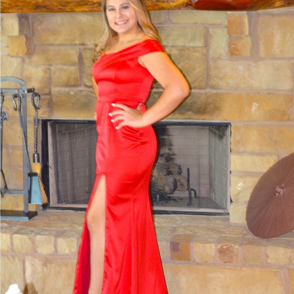 PROM Red dress in size 4    Very attractive on and comfortable too.  Worn once.